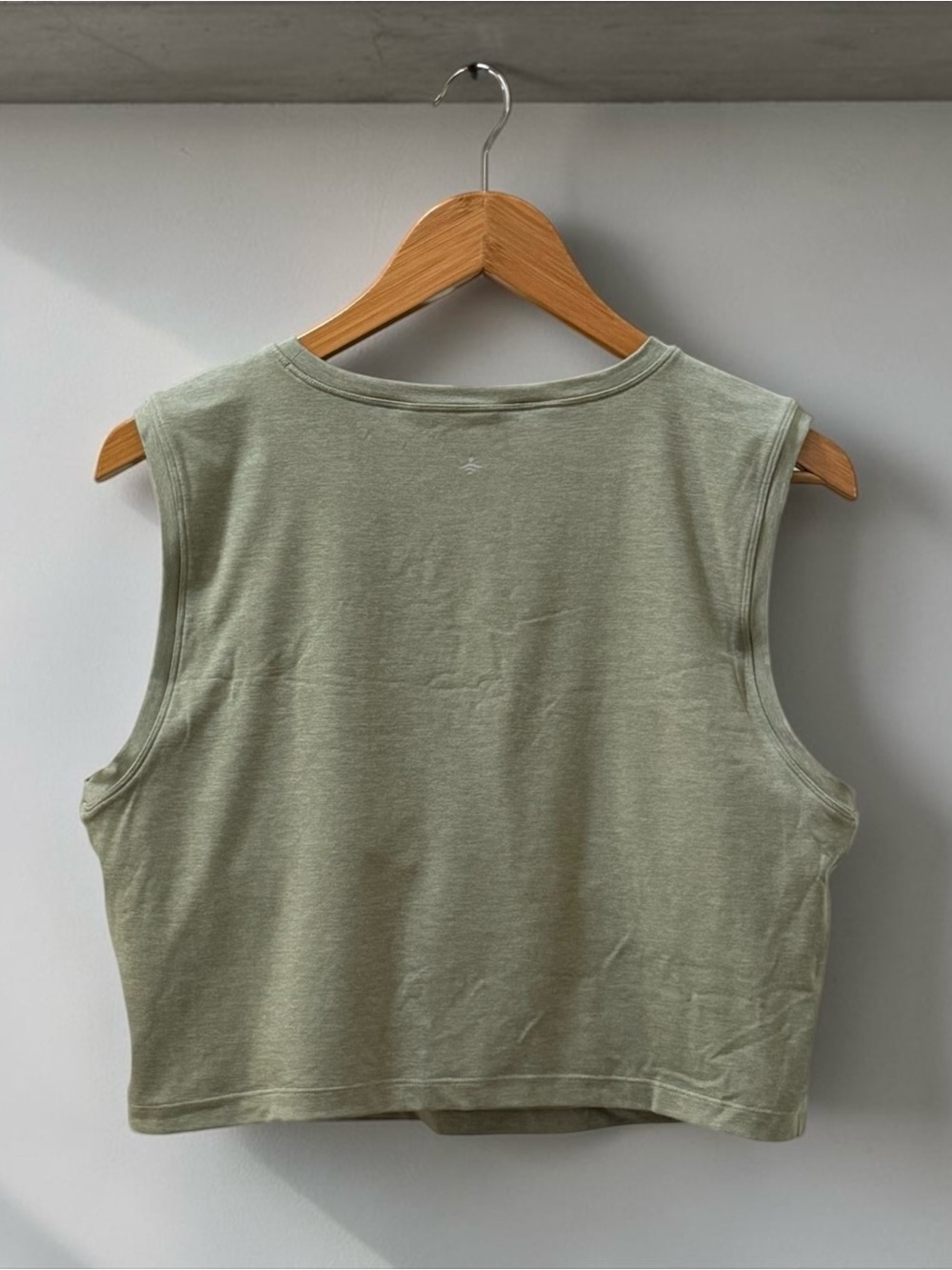 NWT Halara Sleeveless Crop Tank Top with Built-In Bra! Pine Green! XL! NEW! - Picture 3 of 7